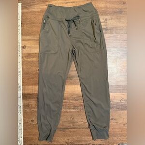 Gradual Women’s Olive Green Joggers